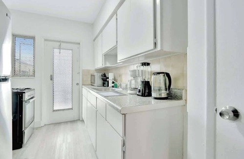West Avenue Apartment | 1BR Miami Beach Apt with King plus 2 Queens & Workspace