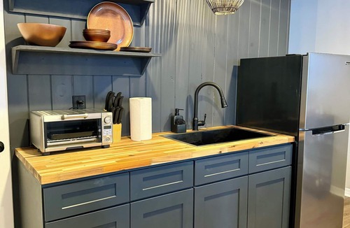 Mayport House | 1BR Modern Bungalow close to Fishing, Navy Base and Ocean