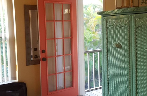 Mid Island House | 2 Bdr/2 Bath Townhome; dog friendly; 5 minute walk to beach