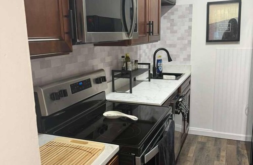 Brooksville Apartment | 2‑bed/1‑bath- Downtown Brooksville. Shops, cafés, and local attractions nearby