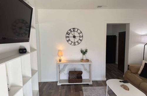 Brooksville Apartment | 2‑bed/1‑bath- Downtown Brooksville. Shops, cafés, and local attractions nearby