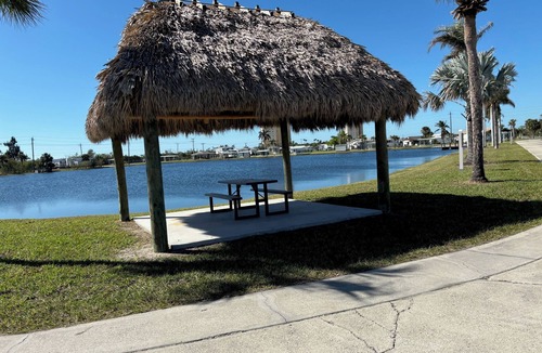 Biggar House | 2 bed 2 bath newly updated in SANIBEL GATEWAY RV Resort! Minutes from the beach