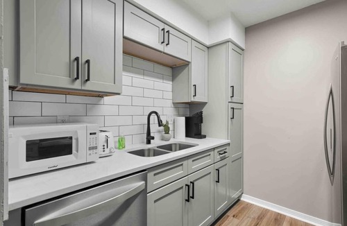 Northeast Pensacola Condo | 2 bed/2 bath w/Balcony * King Bed *1k Sq Ft