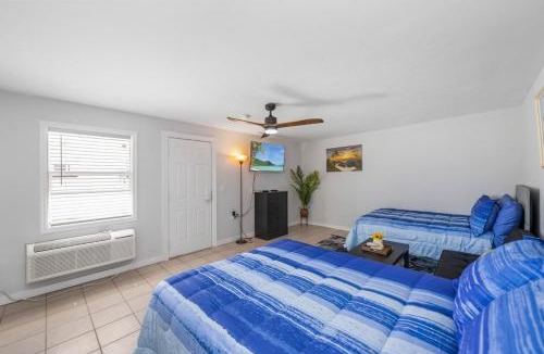 Biggar Apartment | 2 Bed Cottage with Pool, Close to Beach! BBQ Grills & Patio