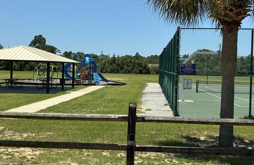 Ono Island Apartment | 2-bedroom 1-bath in SW Pensacola FL, cool AC. 5 minutes to Perdido Key Beaches.
