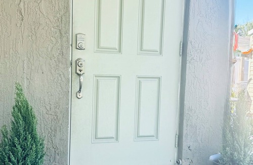 Hialeah Apartment | 2 bedroom 1 Bath -Very peaceful & close to airport, Art District & beaches.
