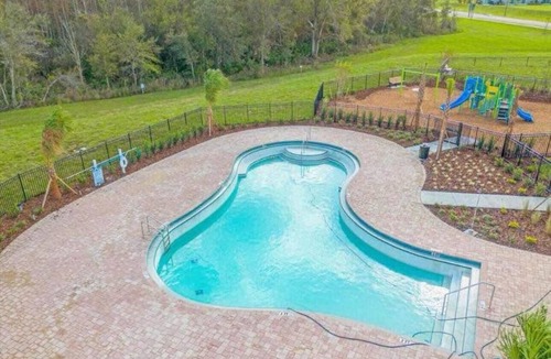 Poinciana House | 2-bedroom, 2/5 bath townhome in westview Kissimmee with cool AC,