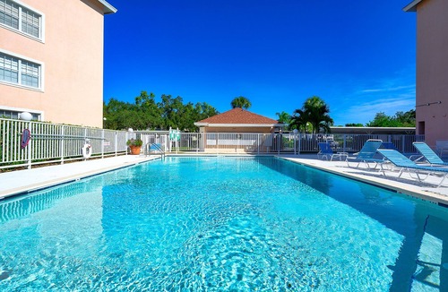 Central Naples Condo | 2 Bedroom/2 Bath located DIRECTLY on the Golf Course - amazing peaceful views