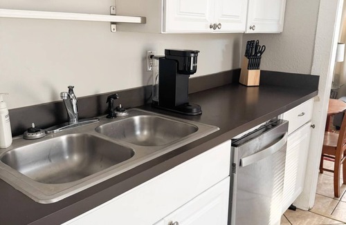 Southbank Apartment | 2-bedroom apartment in perfect Jacksonville with cool AC