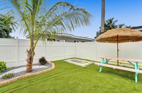 West Little River Apartment | 2-bedroom apartment in fantastic Miami with cool AC and comfort