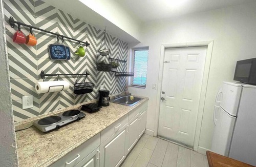 East Little Havana Apartment | 2 Bedroom Apartment Steps to Calle 8