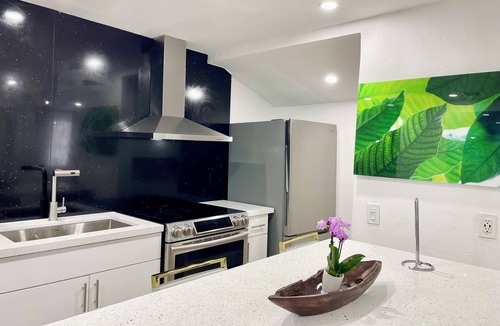 Little Haiti Apartment | 2 Bedroom City Apartment