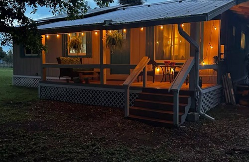 Immokalee Cottage | 2-bedroom cottage in lovely Fort Myers with AC