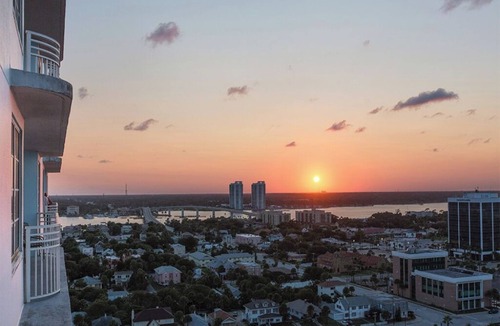 Brush - Stewarts Condo | 2 Bedroom Deluxe Condo w/Kitchen, Sleeps 8, on Daytona Beach, Ocean Walk Resort