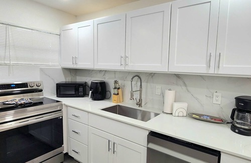 Hudson House | 2-bedroom house in fantastic Hudson with cool AC breeze