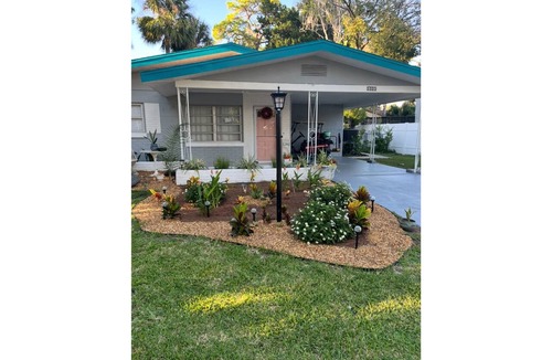 New Port Richey House | 2-bedroom MCM bungalow in beautiful historic New Port Richey with AC