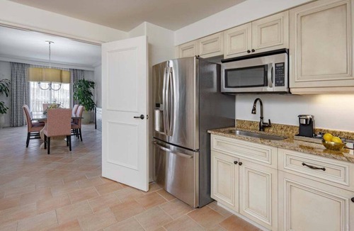 Florida Center Hotel | 2-Bedroom Suite at a 4⭐️ Hotel