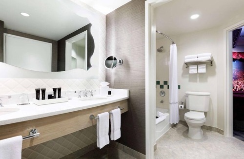 Florida Center Hotel | 2-Bedroom Suite at a 4⭐️ Hotel