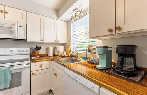 Truckland House | 2-bedroom townhome in tranquil Fort Myers close to Sanibel and Fort Myers Beach