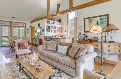 Argo House | 2 Docks and Paddleboard Lakefront Alabama Retreat!