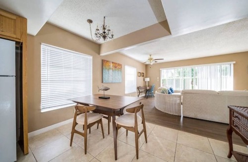 Parrot Cove House | 2 King Bed/2 Bath Spacious Apt-3 min from the beach!