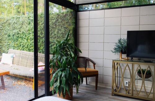 Mid City South House | 2 mi from LSU! MCM Masterpiece - Sleeps 10