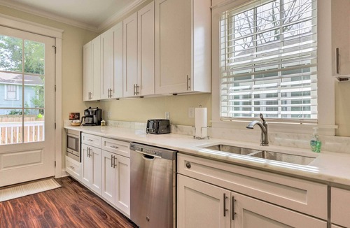 Washington Square House | 2 Mi to Dauphin St! Charming Home in Mobile