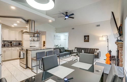 Lakeland Cottage | 2 Mi to Golfing: Chic & Cozy Retreat in Lakeland!