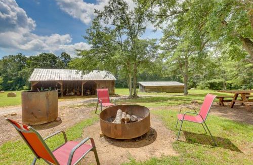 Lineville House | 2 Mi to Lake Lineville Farmhouse with Fire Pit