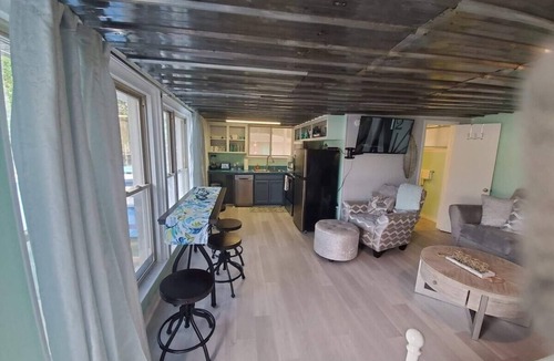 Muscle Shoals Apartment | #2 PET FRIENDLY! PONTOON/KAYAKS AVAILABLE! STUDIO CONDO CLOSE TO TOWN & MARINA!