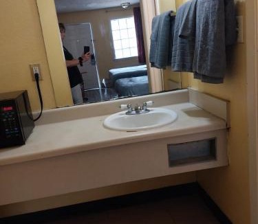 Richland Apartment | 2 Queen Beds Hotel Room 237