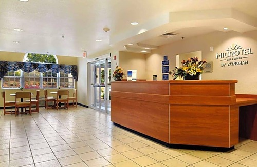 Normal Hotel | 2-Star Hotel ∙ Microtel Inn & Suites Huntsville