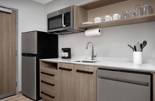 Weston Hotel | 2 Units of Queen Suites | BBQ, Breakfast | 6.6 mi to Amerant Bank Arena