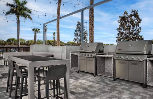 Weston Hotel | 2 Units of Queen Suites | BBQ, Breakfast | 6.6 mi to Amerant Bank Arena