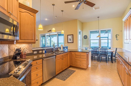 Crystal River House | 2 Waterfront Homes w Pvt Docks, Kayaks, Outdoor Spaces, Gulf Views