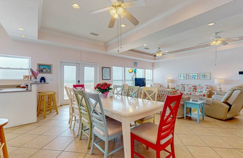Surf Side Shores House | 232 m² House ∙ 5 bedrooms ∙ 14 guests