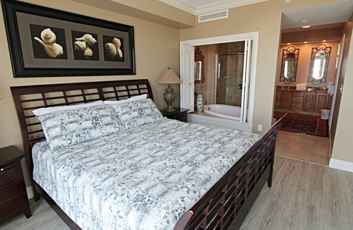 Gulf Shores Condo | 233 m² Condo ∙ 4 bedrooms ∙ 10 guests