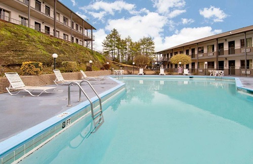 Fultondale Hotel | 27 m² Hotel ∙ 127 guests