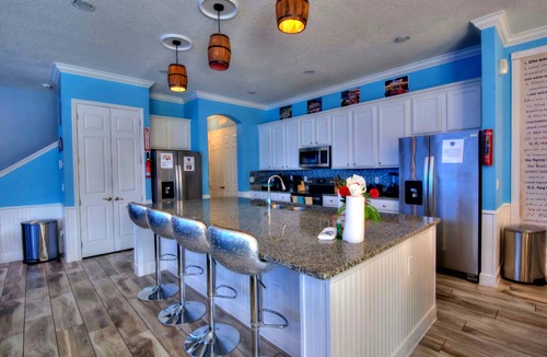 Loughman House | 28 Bedrooms, America & Music Bowling Mansions, SIDE BY SIDE, Sleep 80