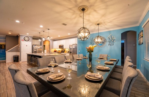 Loughman House | 28 Bedrooms Global Hollywood Bowling Villas sleep 70