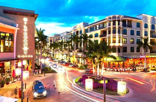 Pine Ridge Condo | 2br - 1400ft2 - across from MERCATO - 2bdr NEW renovated condo w/bikes (Naples)