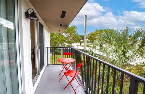 Palmetto Bay Apartment | 2BR 4 Beds by Miami SoFi Vacation Rentals Tucked in a quiet Palmetto Bay neighborhood, this property offers stylish 2BR/1BA stays with thoughtful design, outdoor spaces, and easy access to parks, dining, and Miami hotspots.