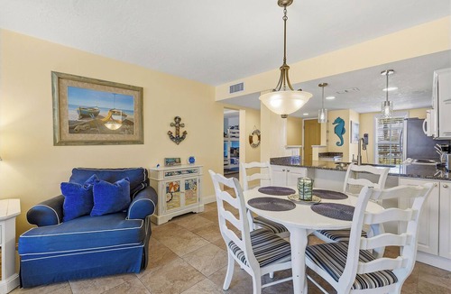 Point East Condo | 🌊2BR Condo | Private Balcony | Steps to the Ocean | Point East 205🏖️