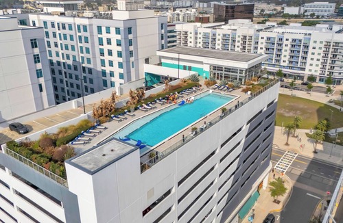 Lake Dot Apartment | 2BR Family Getaway, Rooftop Pool in Downtown Orlando!