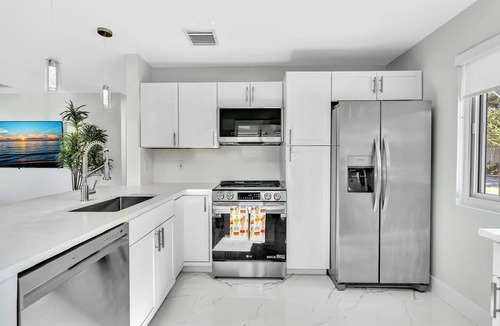 Melaleuca Gardens House | 2BR Hot Tub Oasis - 2 Mi FLL, 4 Mi Beach, Sleeps 6