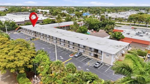 Moorings Apartment | 2nd Floor Efficiency - Close to Beach and Downtown