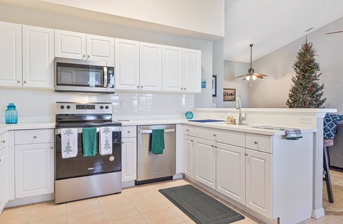 Biggar Condo | 3/2.5 lakefront condo with 2-car garage in gated community, close to beaches