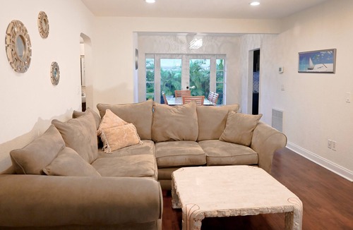 Royal Poinciana House | 3/2 Beautiful Pool home 2 miles from Hollywood Beach.