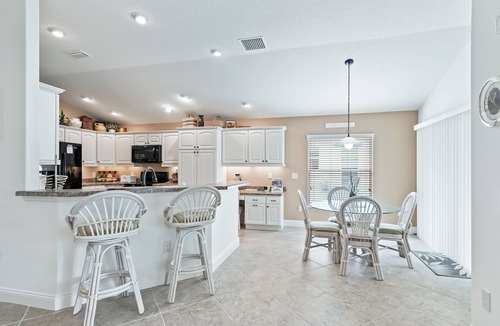 Wildwood House | 3/2 Designer with a Golf Cart, close to Lake Sumter & Brownwood!