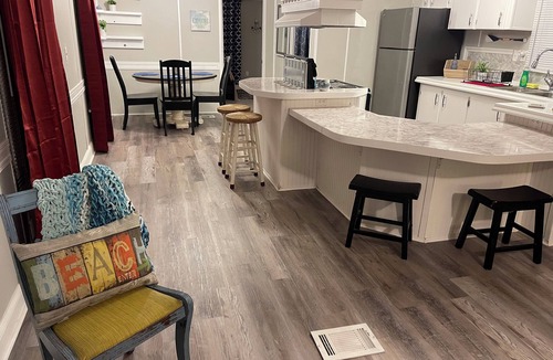 Troy House | 3/2 Sunken Treasure Spacious Home in college town of Troy with WiFi, AC